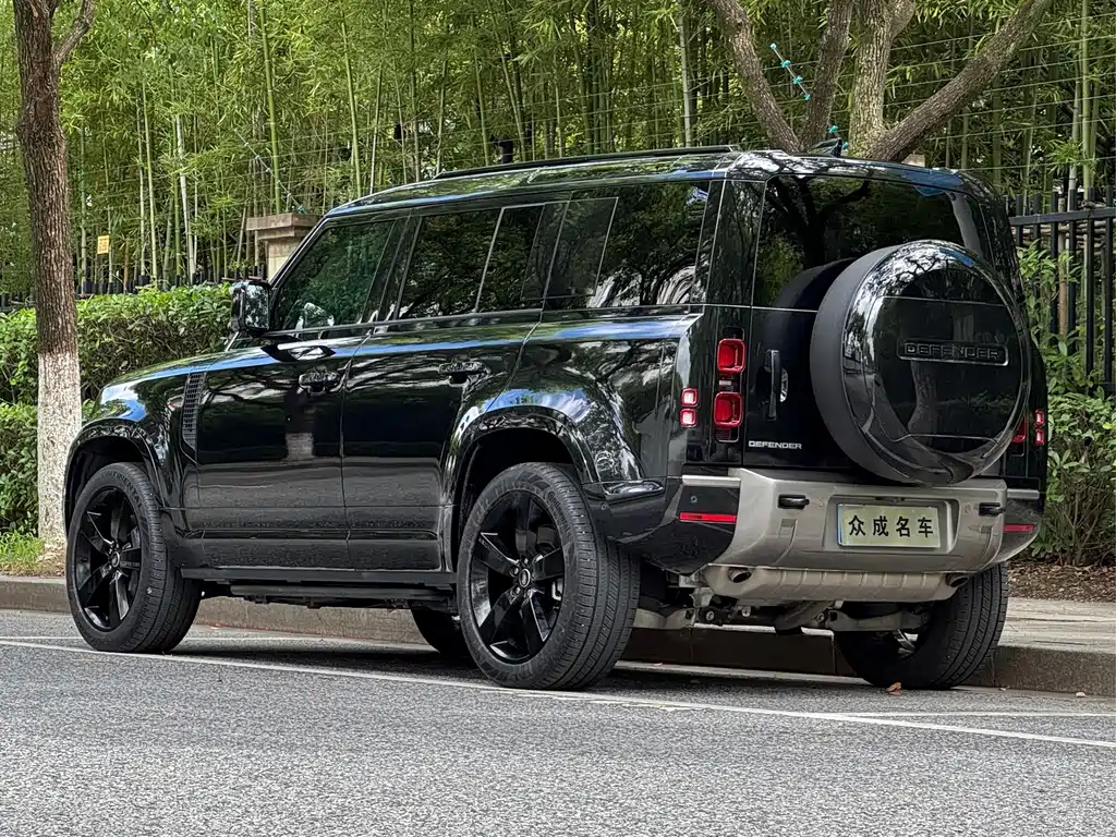 Land Rover Defender — миниатюра 4