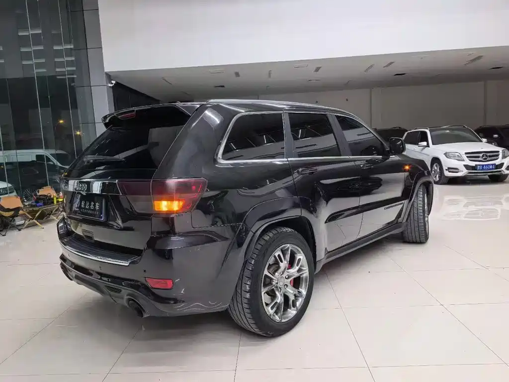 Jeep Grand Cherokee SRT — миниатюра 7