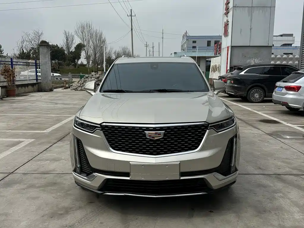 CADILLAC XT6