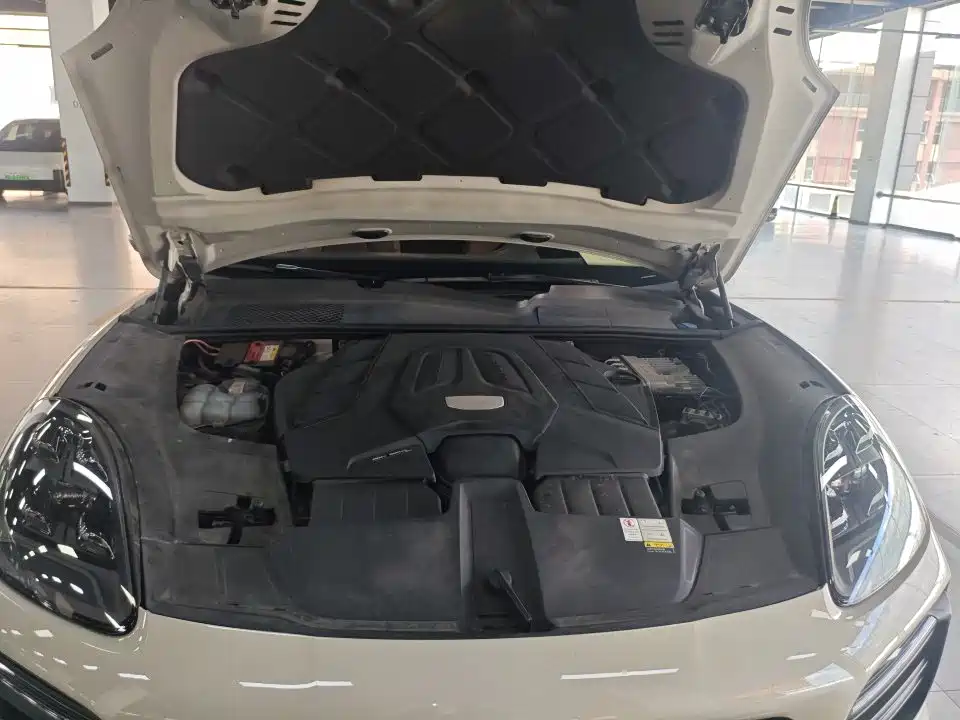 Porsche Cayenne — миниатюра 7