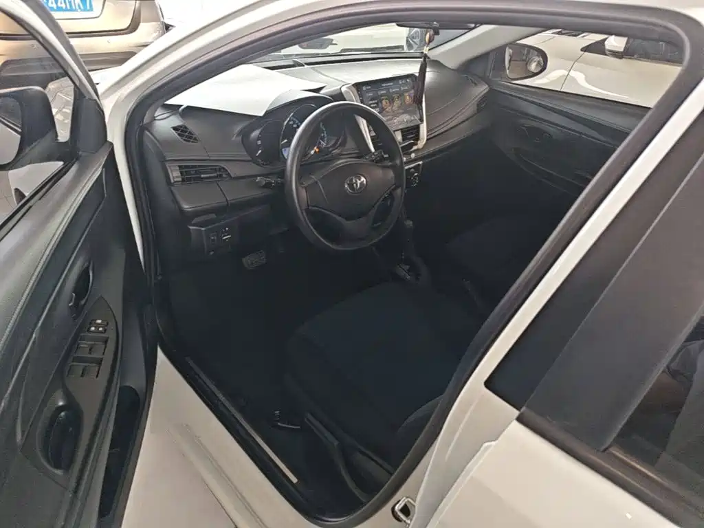 Toyota Yaris L — миниатюра 16