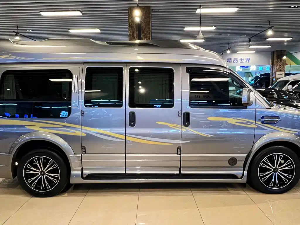 GMC Savana — миниатюра 9
