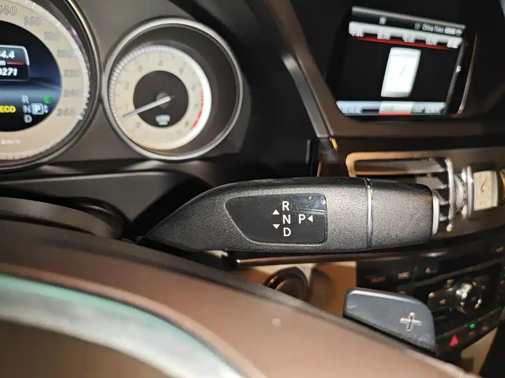 Mercedes-Benz E-Class — миниатюра 7