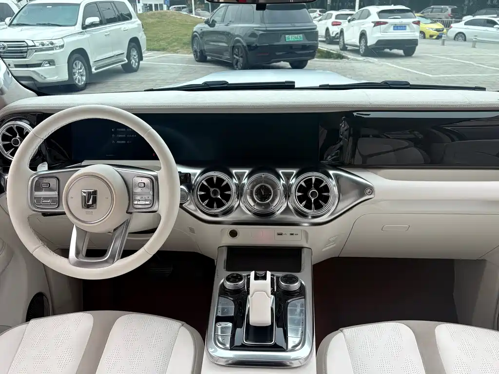 TANK CO CREATION TANK 300