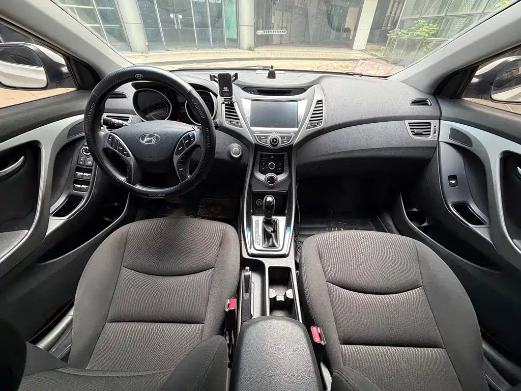 Hyundai Elantra Langdong — миниатюра 8