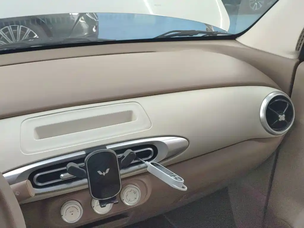 Wuling MINIEV — миниатюра 10