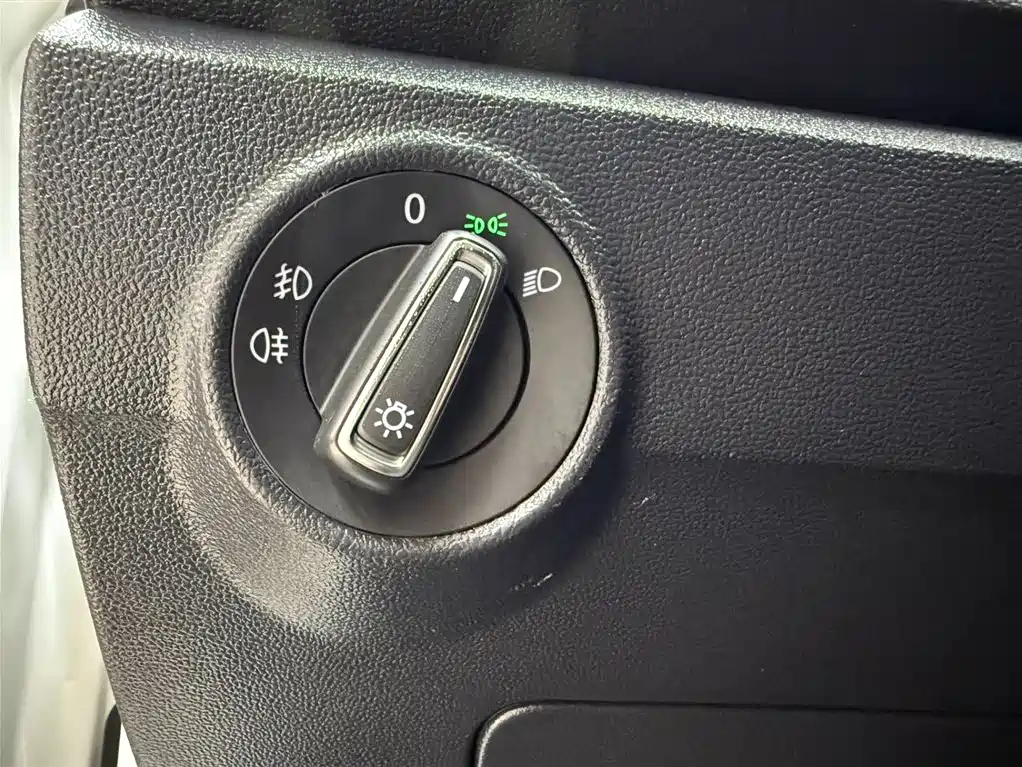 VOLKSWAGEN T ROC EXPLORING SONGS