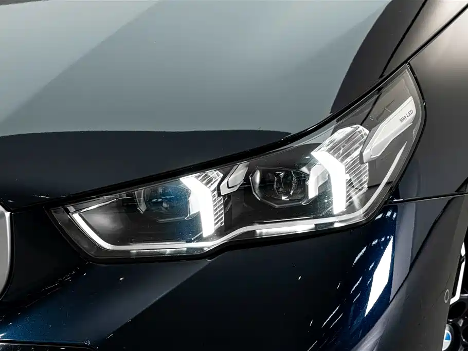 BMW 5 Series — миниатюра 4
