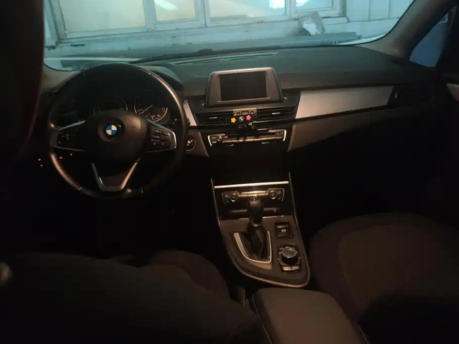 BMW 2 Series Active Tourer — миниатюра 12