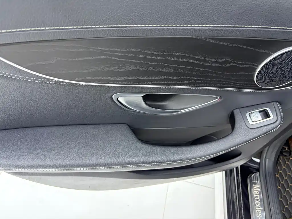 Mercedes-Benz C-Class — миниатюра 6
