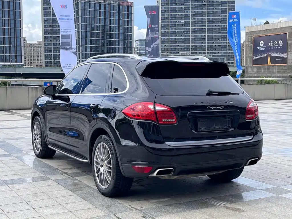 Porsche Cayenne — миниатюра 6