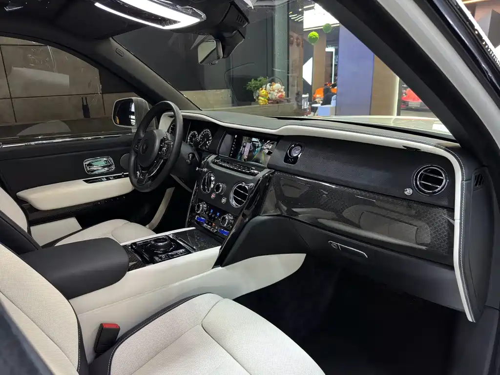 Rolls-Royce Cullinan — миниатюра 15