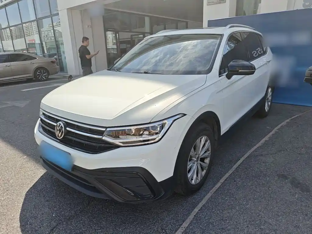 Volkswagen Tiguan L — миниатюра 2