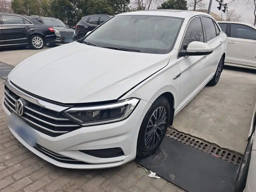 Volkswagen Sagitar 2020