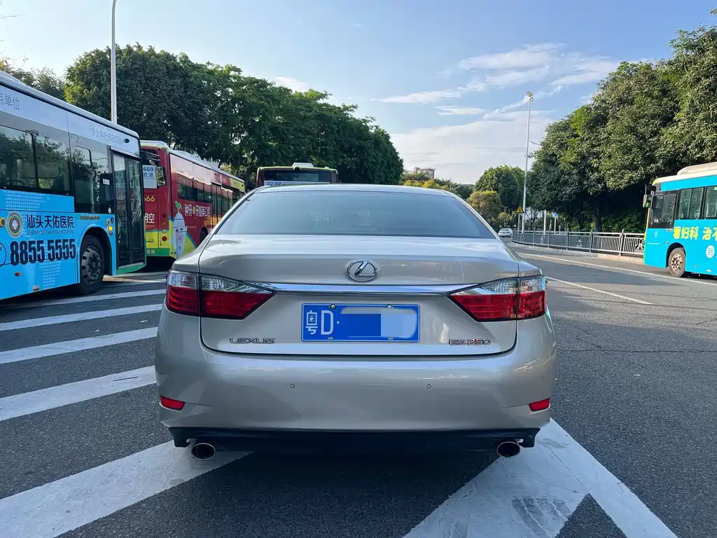 Lexus ES — миниатюра 5