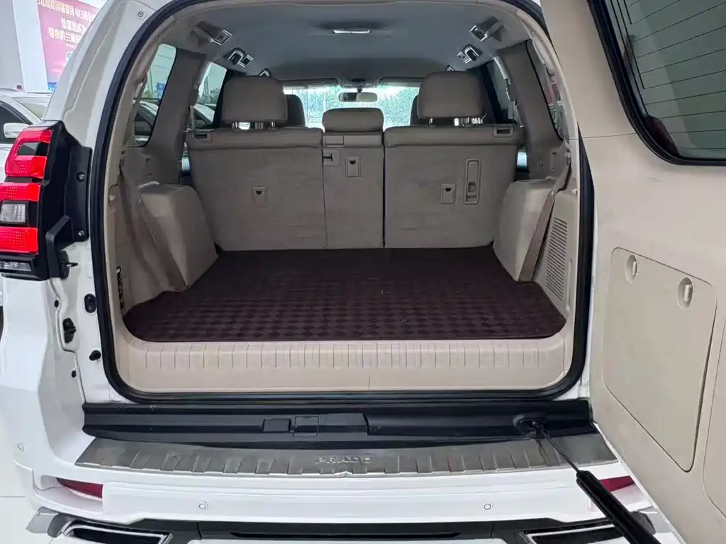 Toyota Land Cruiser Prado 2010 2.7L AT Luxury