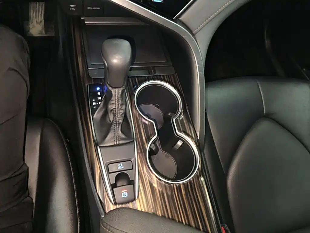 Toyota Camry — миниатюра 14