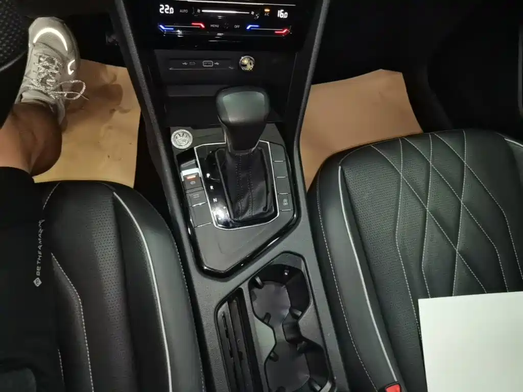 Volkswagen Tiguan L — миниатюра 14