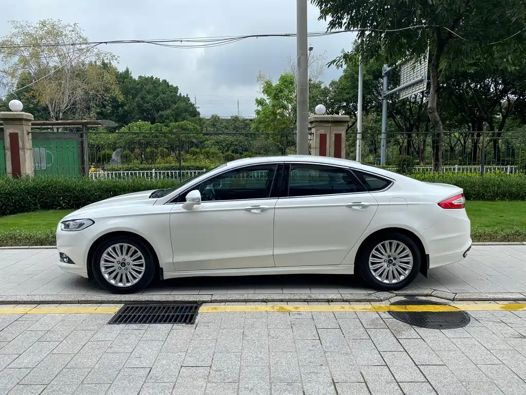 Ford Mondeo 2013 2.0L GTDi200 Fashion