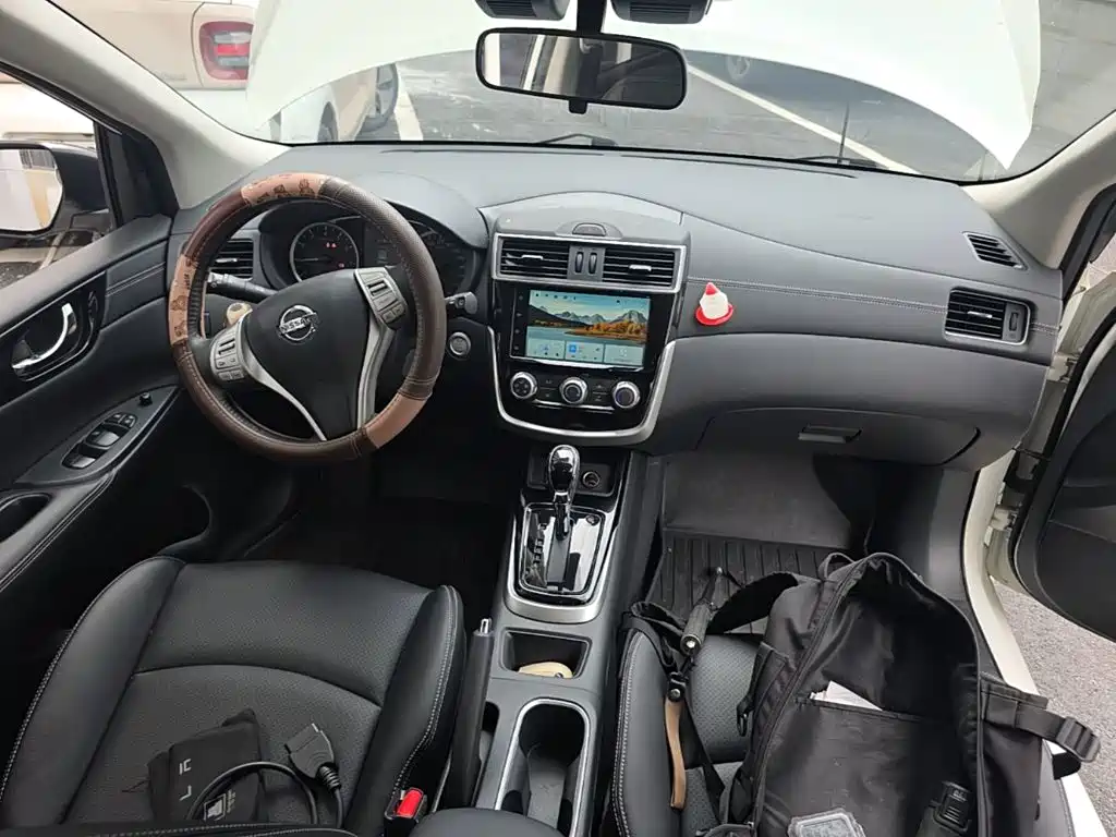 Nissan Tiida — миниатюра 10