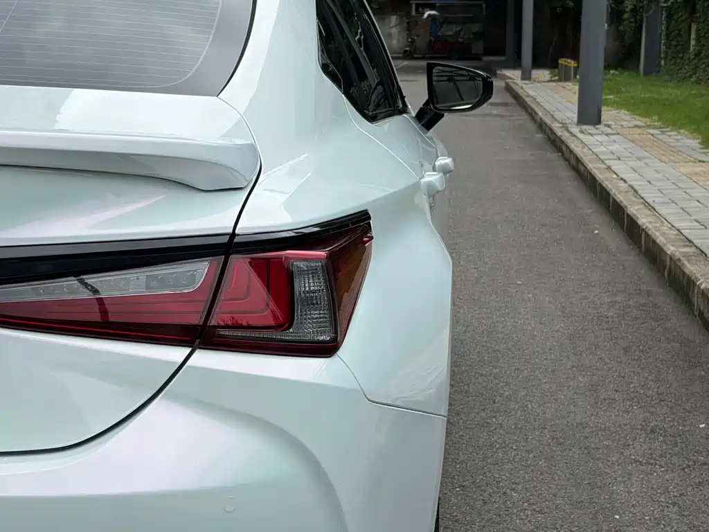 Lexus ES — миниатюра 11