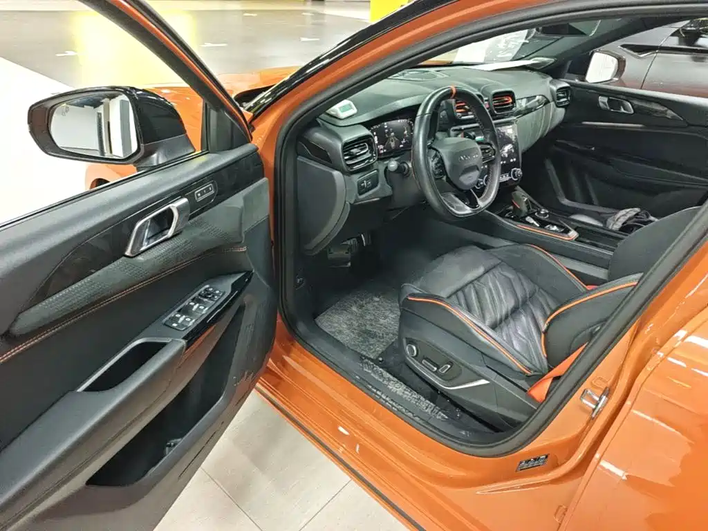 Lynk & Co 02 Hatchback — миниатюра 16