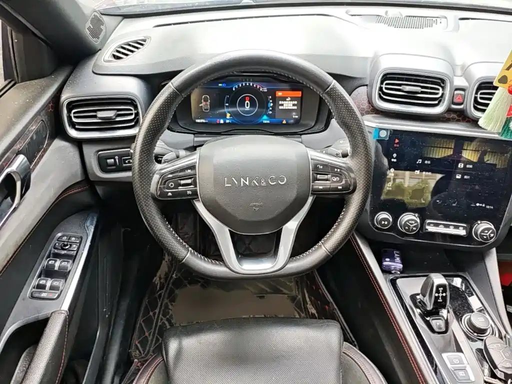 Lynk & Co 03 — миниатюра 5