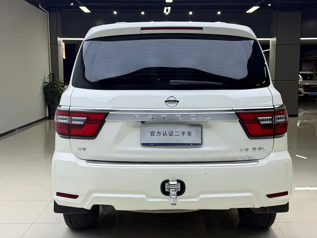 Nissan Patrol — миниатюра 8