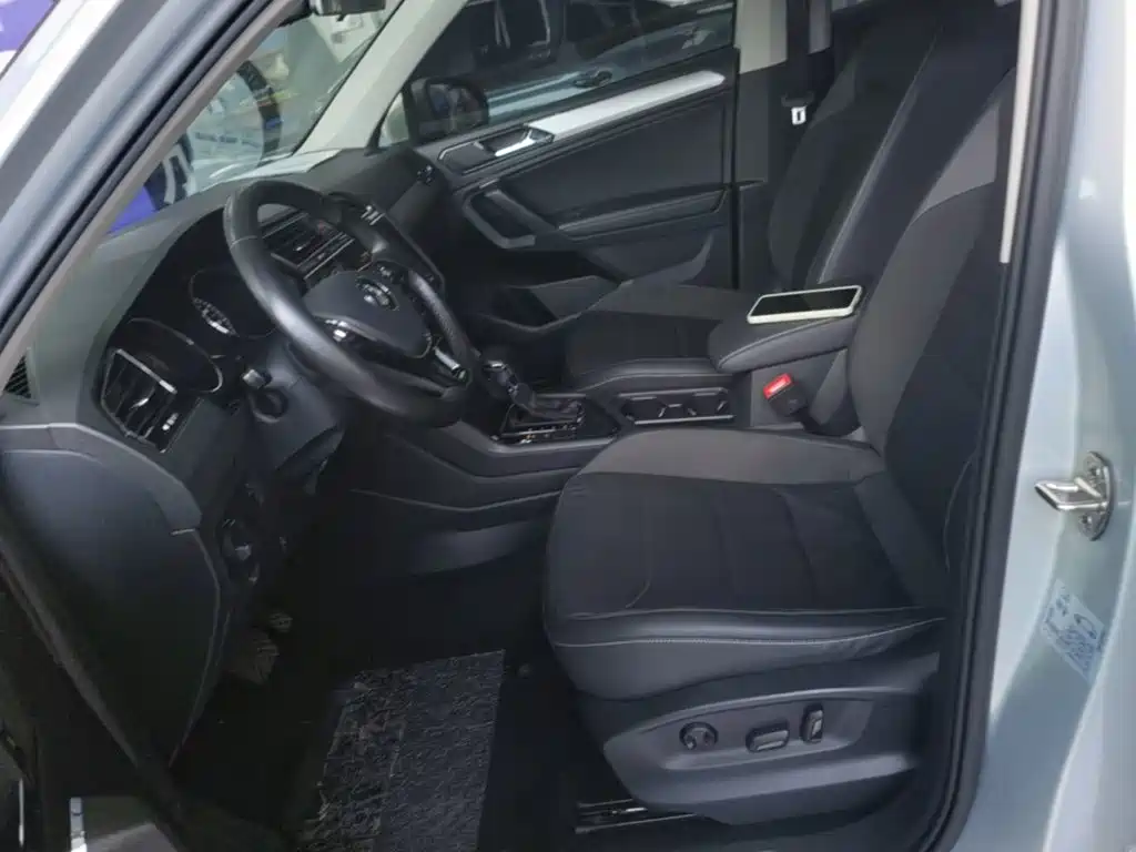 Volkswagen Tiguan L — миниатюра 15