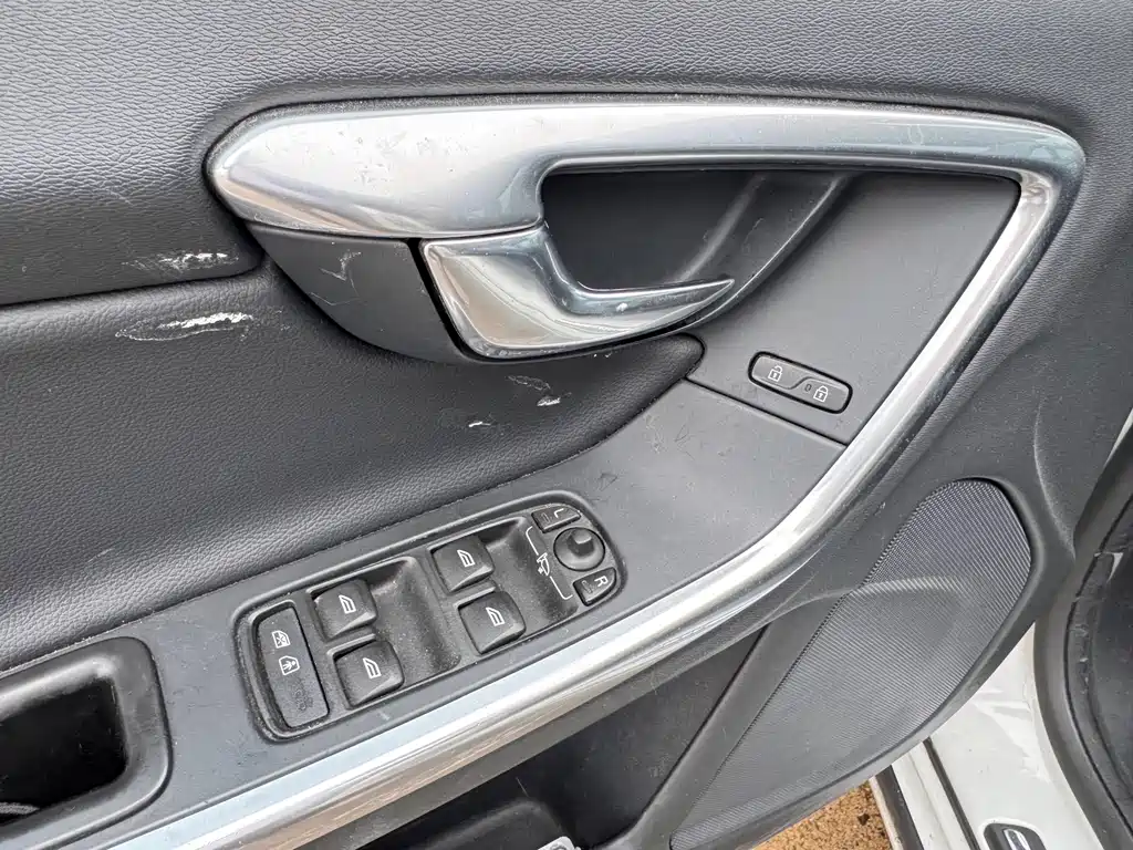 Volvo V60 — миниатюра 24