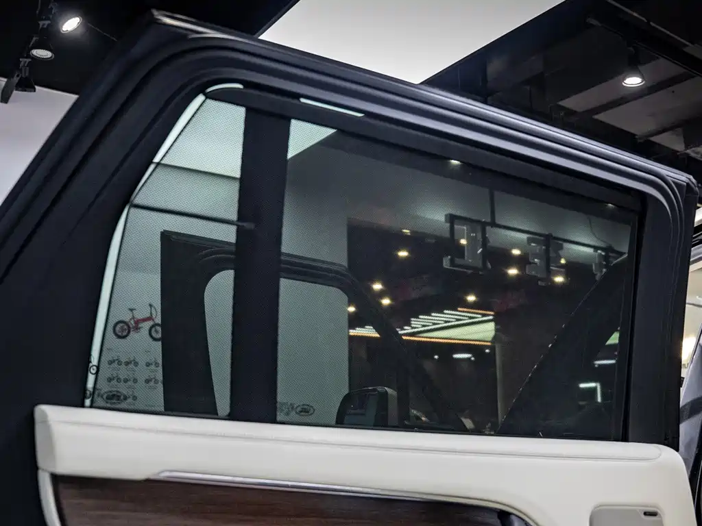 Land Rover Range Rover — миниатюра 24