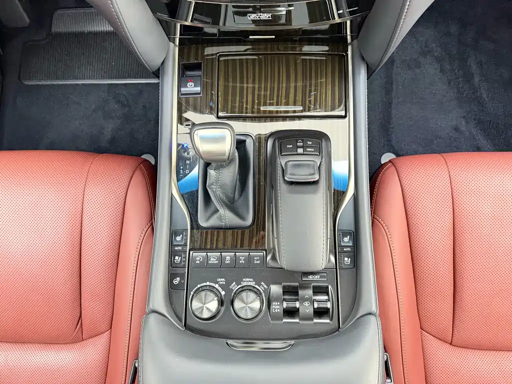Lexus LX — миниатюра 17