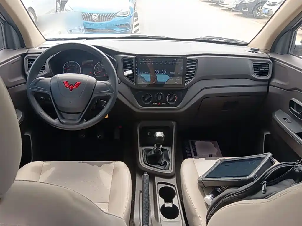 Wuling Hongguang V — миниатюра 10