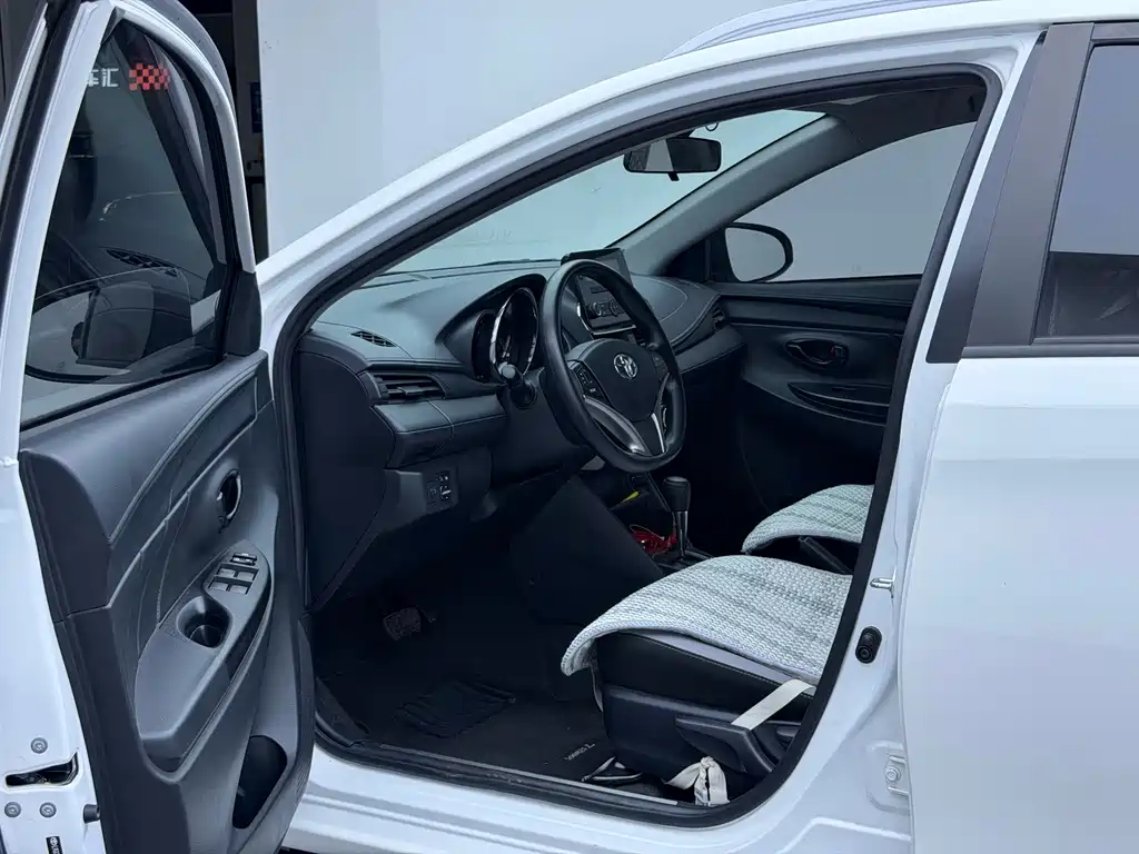 Toyota Yaris L — миниатюра 4