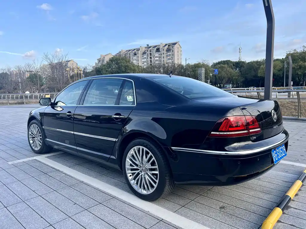 VOLKSWAGEN PHAETON