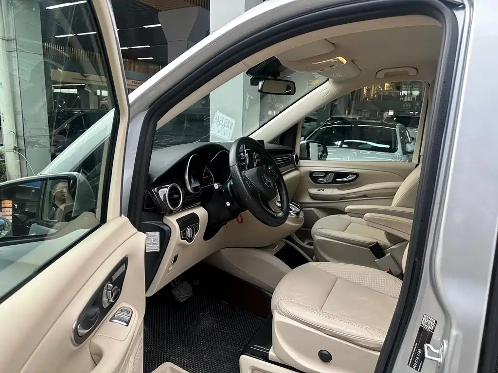 MERCEDES-BENZ V CLASS