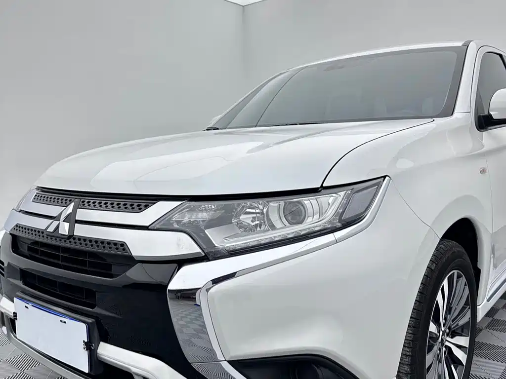 Mitsubishi Outlander — миниатюра 7