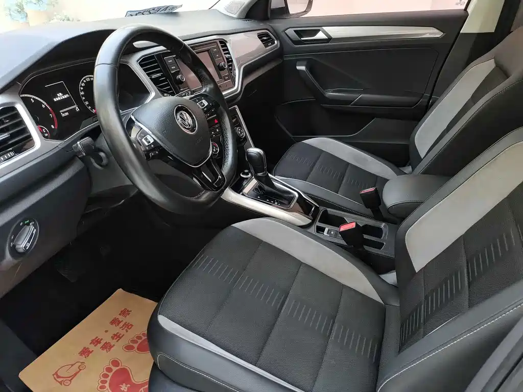 Volkswagen T-Roc — миниатюра 17