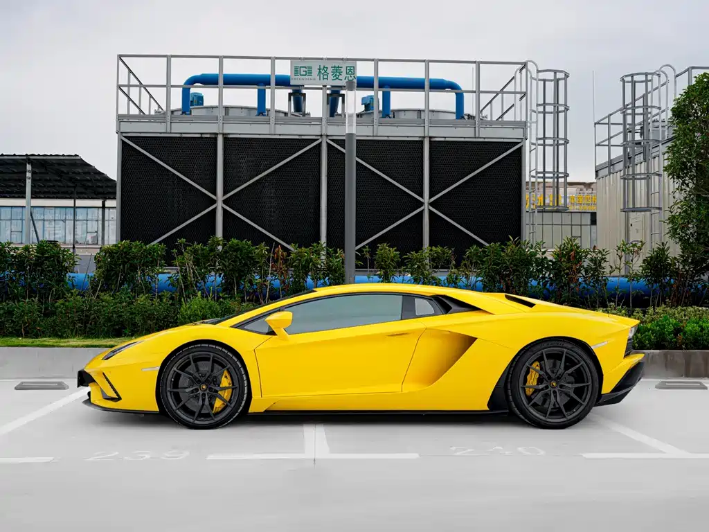 Lamborghini Aventador — миниатюра 7