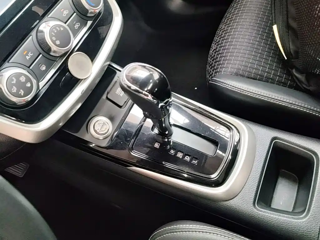 Nissan Tiida — миниатюра 14