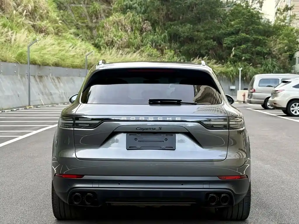 Porsche Cayenne — миниатюра 8