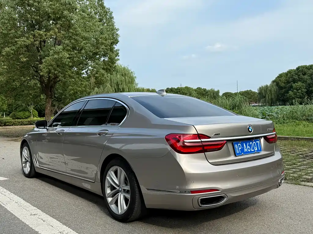 BMW 7 SERIES