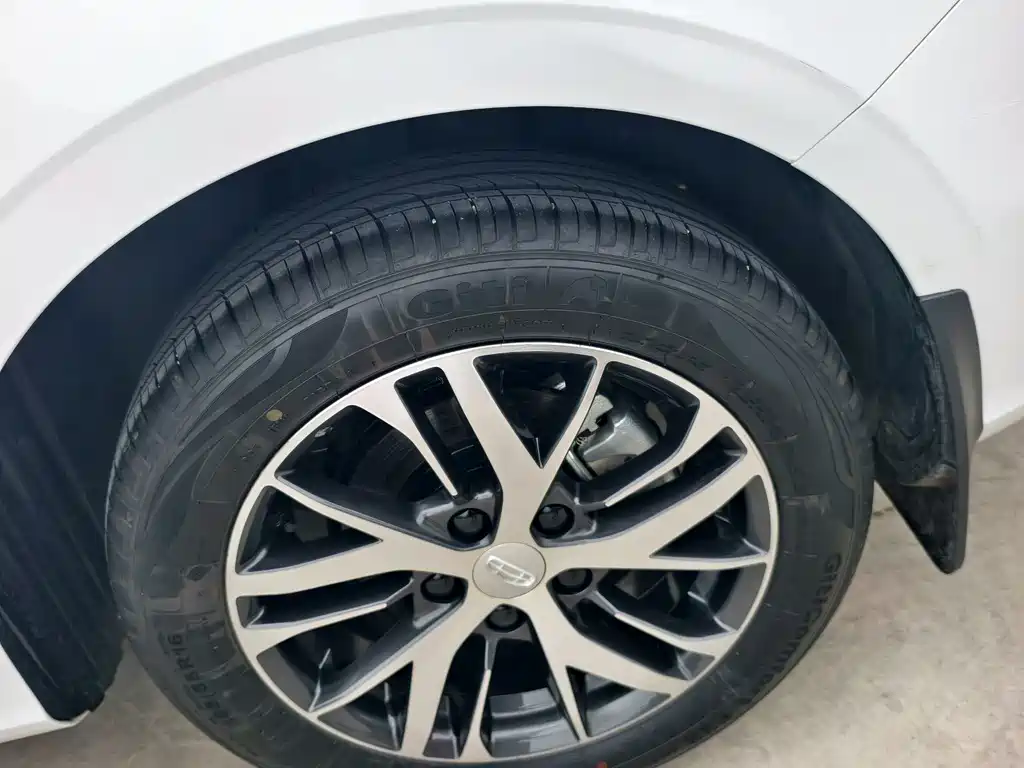 Geely Emgrand — миниатюра 10