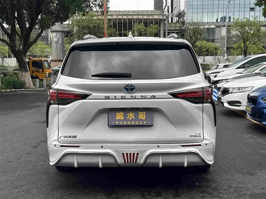 Toyota Sienna — миниатюра 5