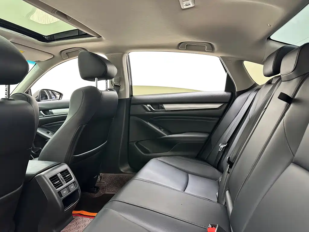 Honda Accord 2022 — фото 17