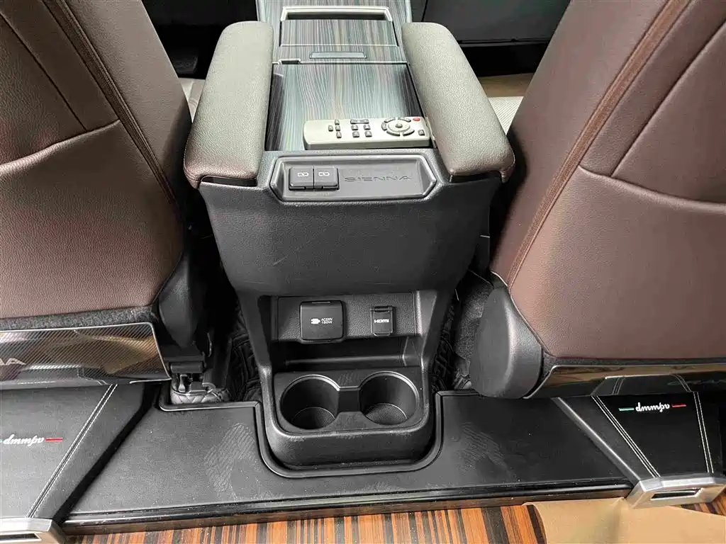 Toyota Sienna — миниатюра 20