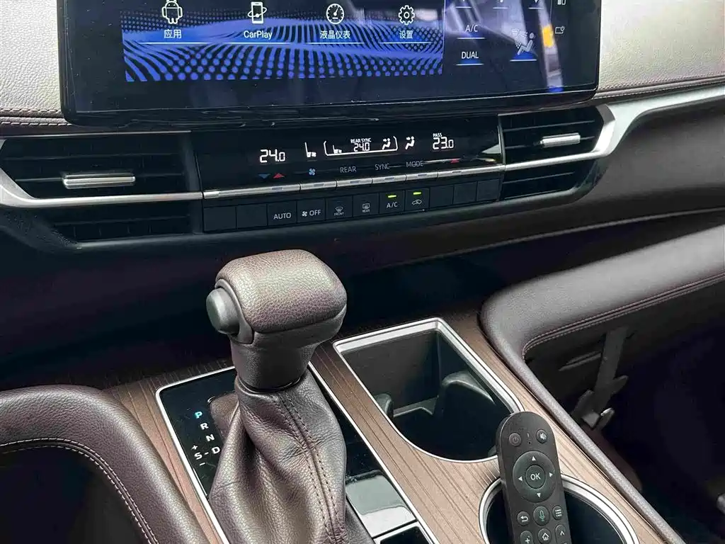 Toyota Sienna — миниатюра 14
