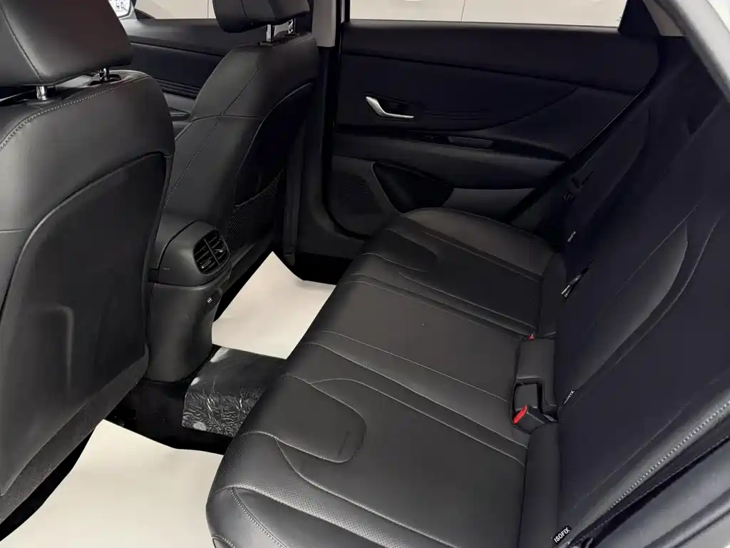 Hyundai Elantra — миниатюра 14