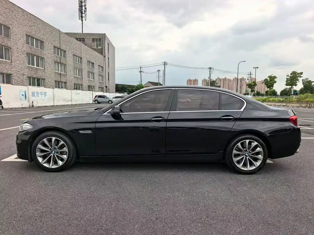BMW 5 Series — миниатюра 5