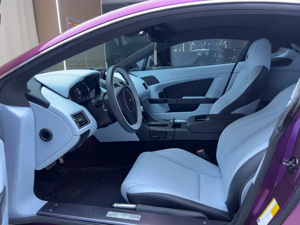 Aston Martin V8 Vantage 2011 4.7L Sportshift Coupe